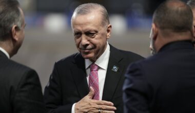 Turkija siūlo karinę paramą Sirijos sukilėliams