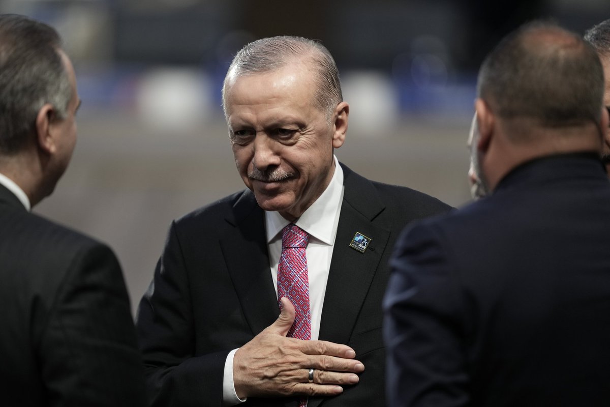 Turkija siūlo karinę paramą Sirijos sukilėliams