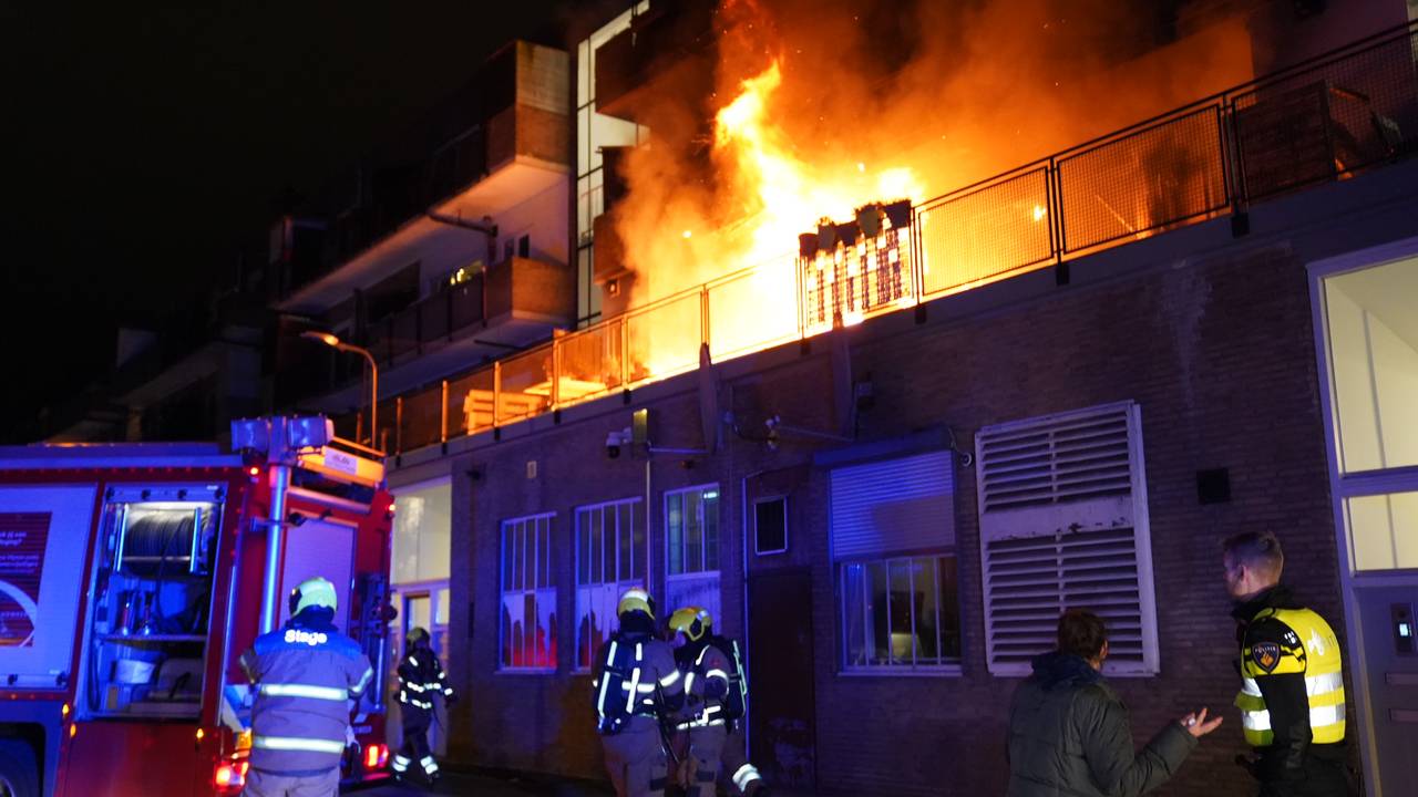 Vlammen uit het pand in Den Bosch (foto: Bart Meesters / SQ Vision).