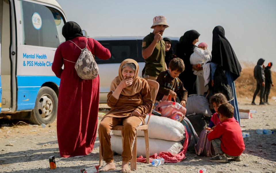 Syrian refugees returning to their home country from Lebanon
