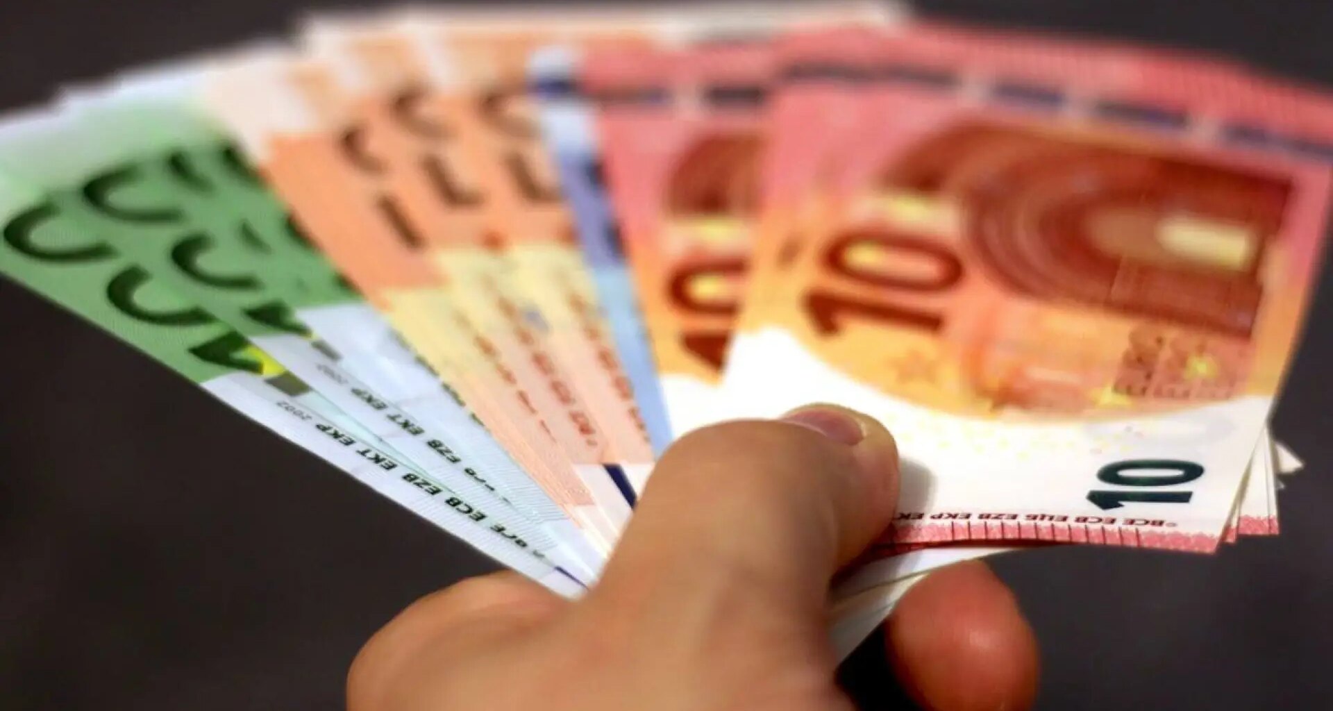 El pago en efectivo se impone a las tarjetas en España pese a caer 30 puntos en ocho años