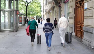Los hoteles tendrán que aportar desde hoy hasta 42 datos de sus clientes - El Correo