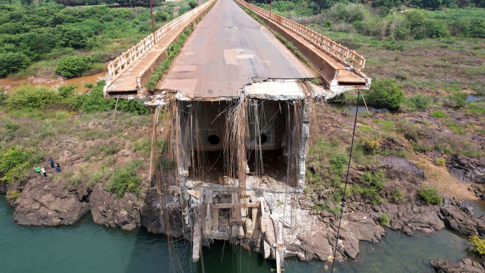 More than a dozen people are missing after the Juscelino Kubitschek de Oliveira bridge collapsed Sunday. - Mauricio Marinho/Reuters