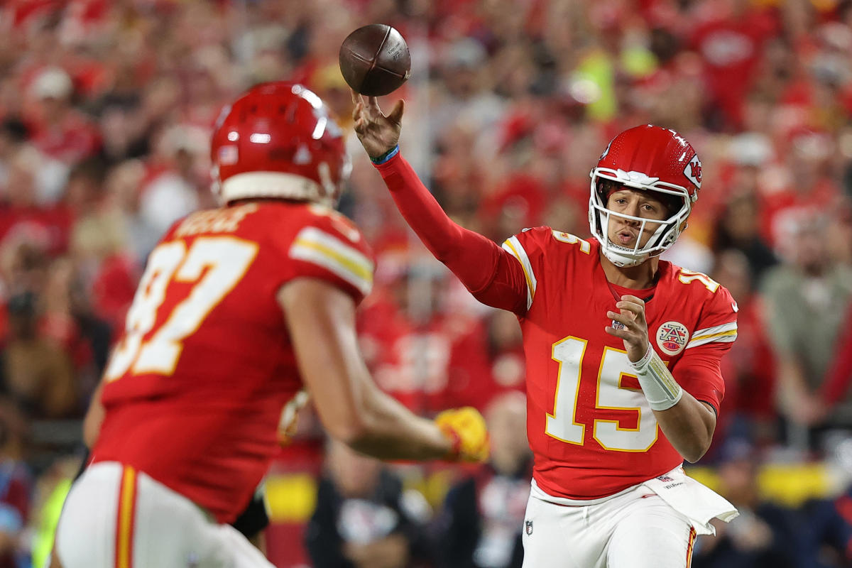 Chargers vs. Chiefs score, live updates: Kansas City looks to clinch the AFC West against their division rivals from Los Angeles