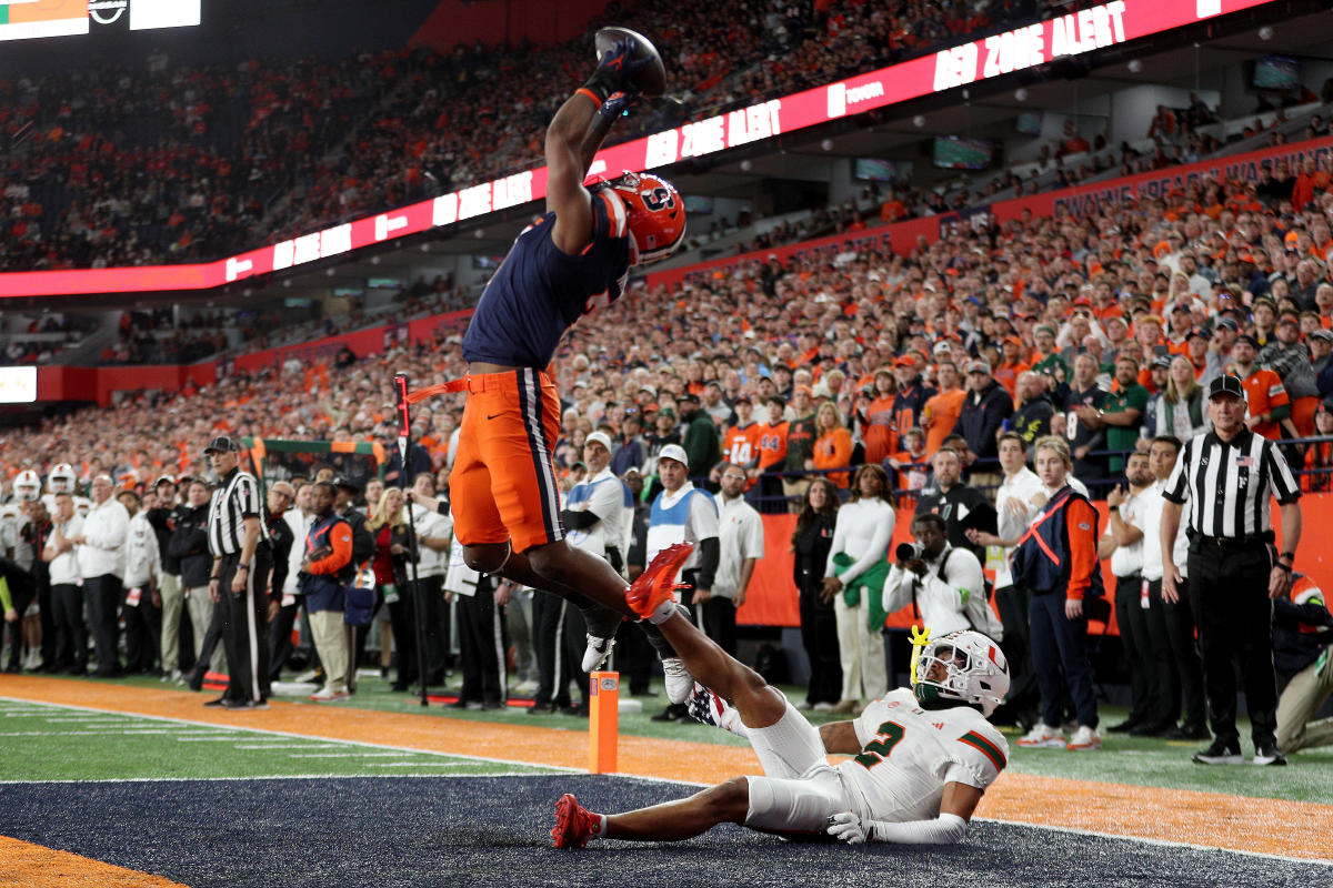 No. 6 Miami coughs up 21-0 lead and loses at Syracuse to put Clemson in the ACC title game vs. SMU