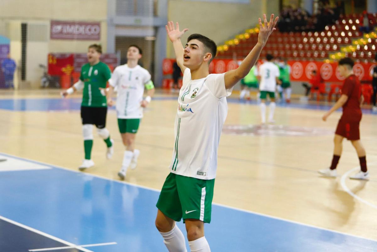 Hugo Rodríguez celebra su gol del empate ante la Región de Murcia en Vista Alegre.