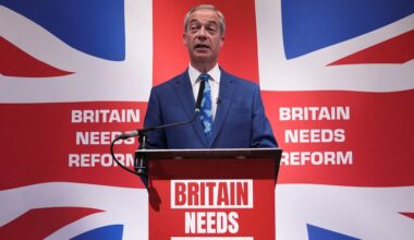 UK right-wingers clash over political party membership figures