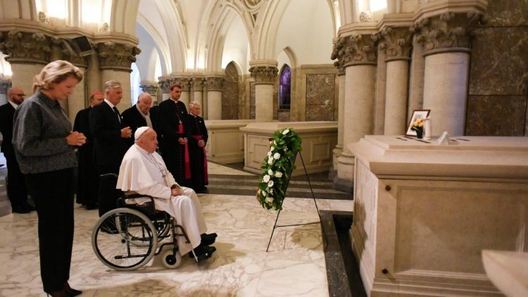 Il Papa in visita alla tomba di Re Baldovino