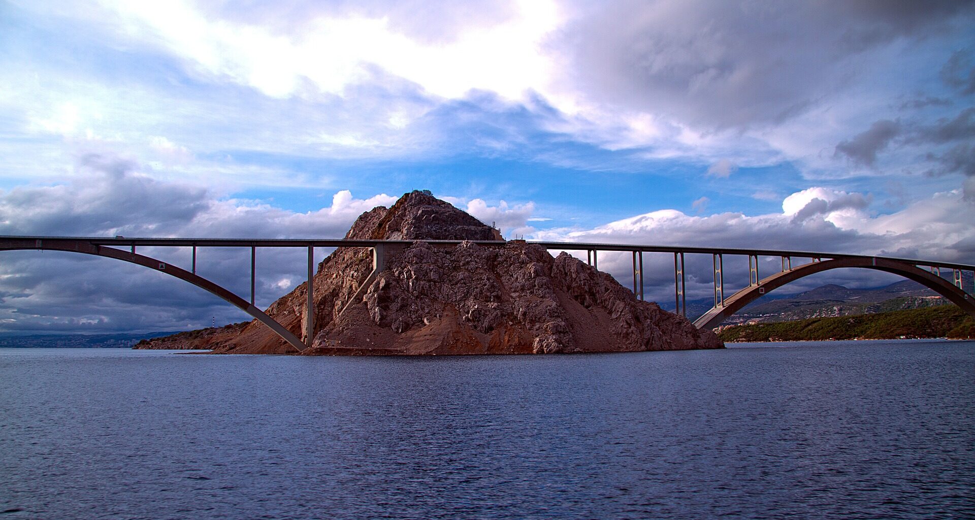 armed guards krk bridge