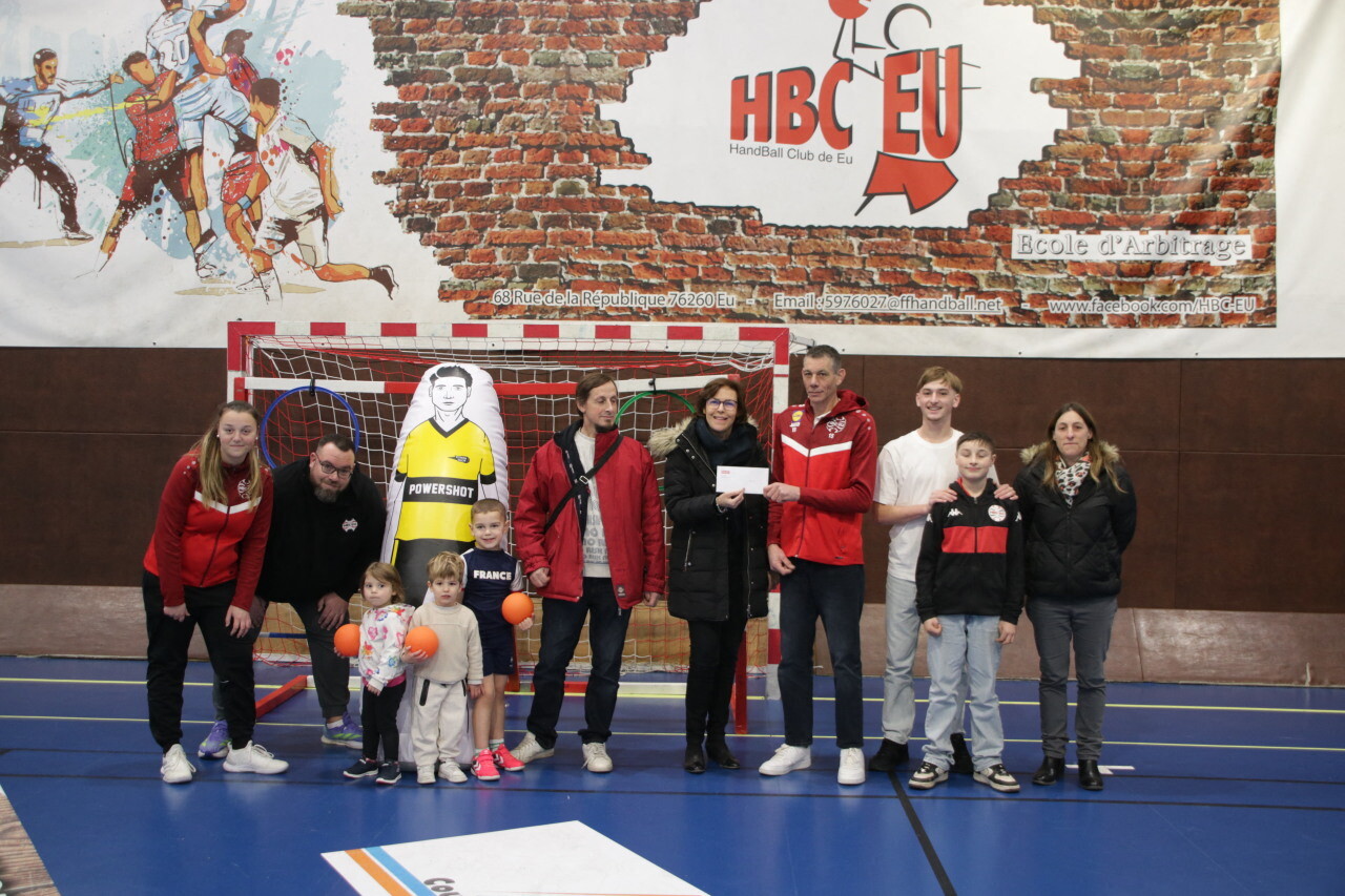 Un don pour mieux accueillir les plus petits au club de handball de Eu