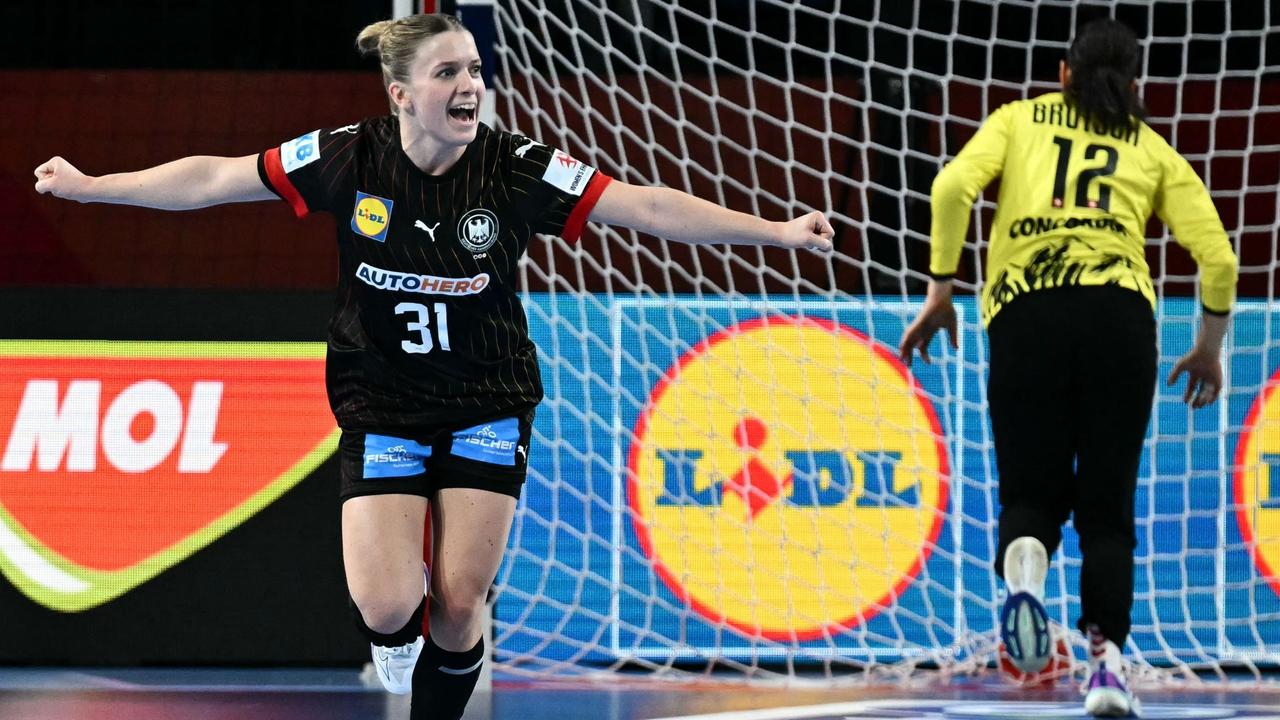 Hauptrunde bei der Handball-EM : DHB-Team mit klarem Sieg gegen Schweiz