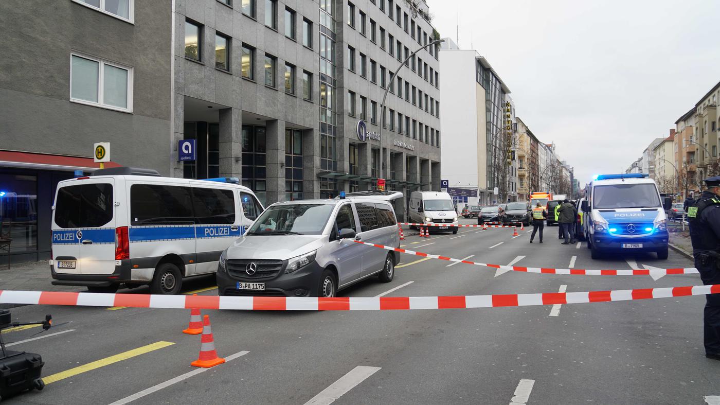 Geldtransporter in Berlin überfallen – offenbar bewaffnete Täter auf der Flucht