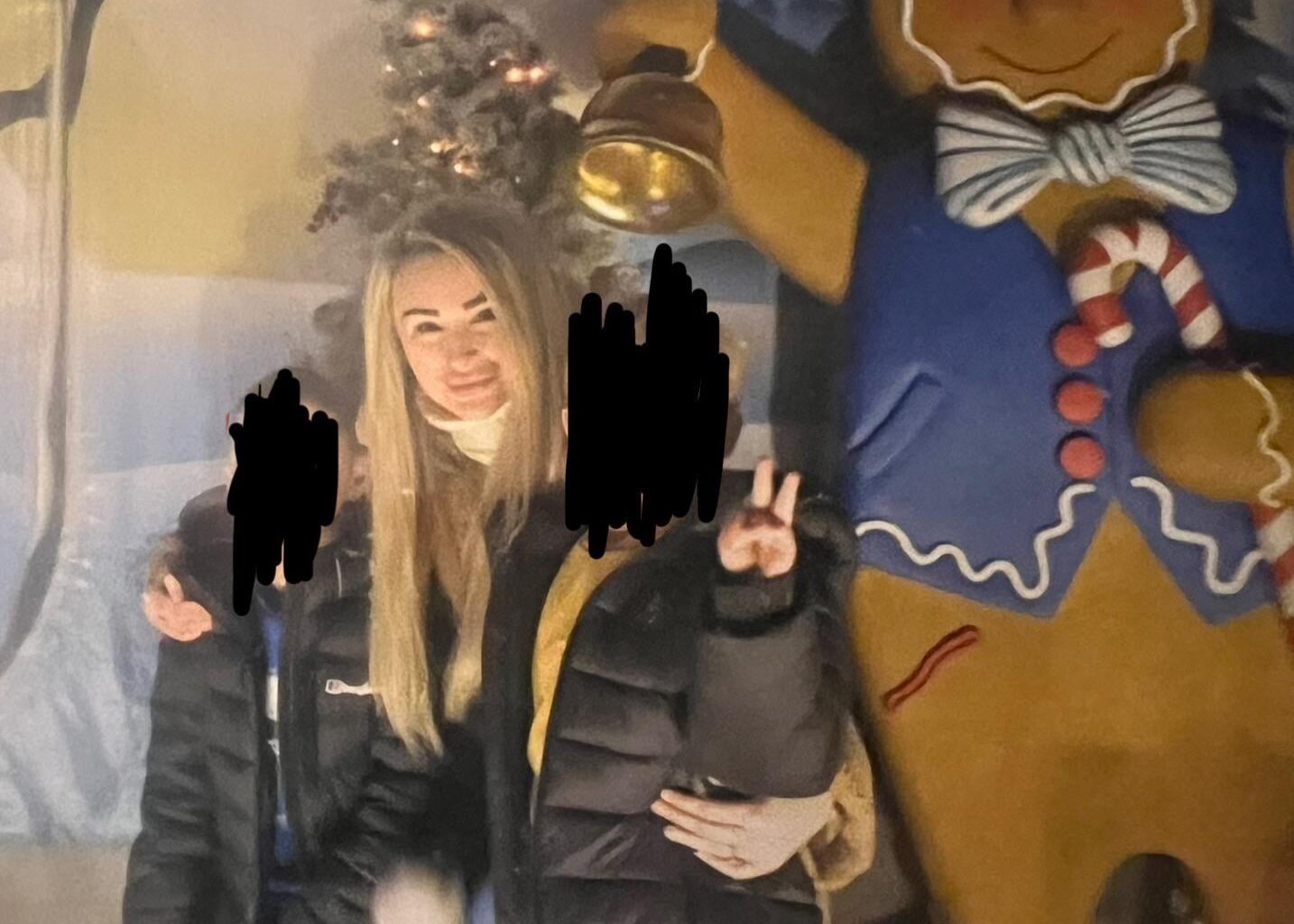 Found someone city hall Christmas photo and want to return
