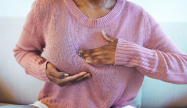 "J’ai eu un cancer du sein en phase terminale à 31 ans malgré une mammographie claire, voici les quatre signes surprenants que j'aurais aimé ne jamais ignorer"