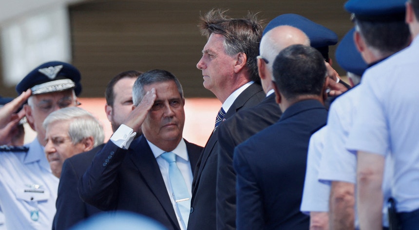 Investigação a alegado golpe. Detido no Brasil ex-ministro da Defesa de Bolsonaro