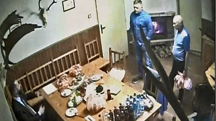 Vianočný darček príbuzných čurillovcov: Zverejnili kompletné nahrávky z poľovníckej chaty - Domáce - Správy