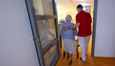 Bundesrat beschließt höheren Pflegebeitrag | tagesschau.de