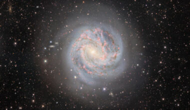 This DECam image shows the spiral galaxy Messier 83. Image credit: CTIO / NOIRLab / DOE / NSF / AURA / T.A. Rector, University of Alaska Anchorage & NSF NOIRLab / D. de Martin, NSF NOIRLab / M. Zamani, NSF NOIRLab.