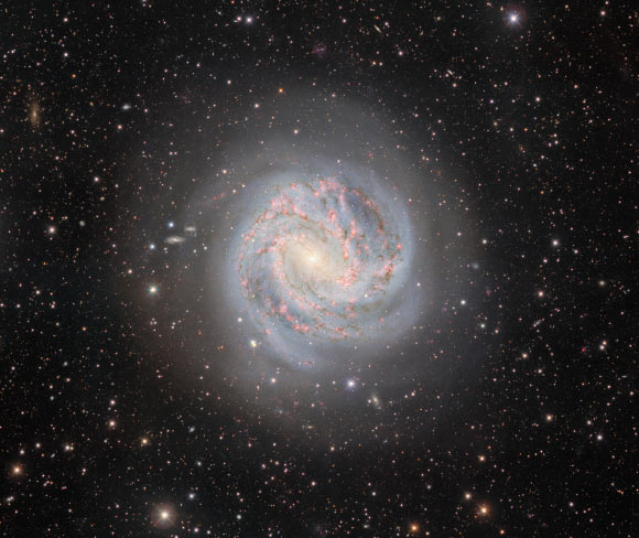 This DECam image shows the spiral galaxy Messier 83. Image credit: CTIO / NOIRLab / DOE / NSF / AURA / T.A. Rector, University of Alaska Anchorage & NSF NOIRLab / D. de Martin, NSF NOIRLab / M. Zamani, NSF NOIRLab.