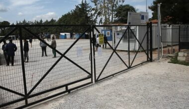 Lost in bureaucracy: Digital delays plague migrants