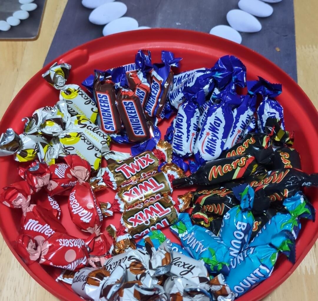 Came home to this. Not sure what to do next. Part of me likes it because it's more info, I now know there is only 3 twix left so better get one before its too late. Another part of me wants to just grab them and mix em all up, upset the established order. Where do you stand on this?