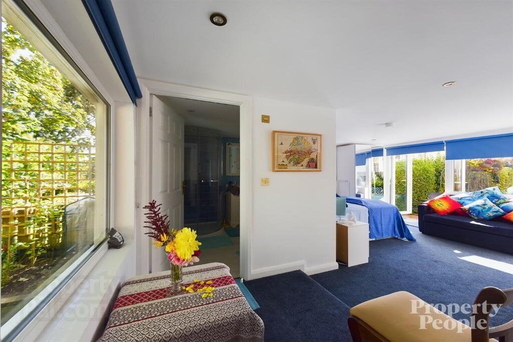 The state of Belfast rentals: Someone's garden office being rented out as a "detatched house" for £875 a month
