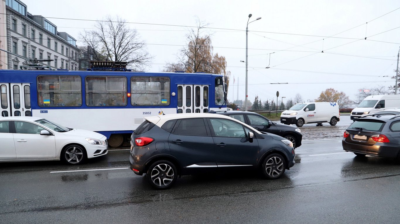 Decision on compulsory vehicle insurance changes postponed to next year / Article