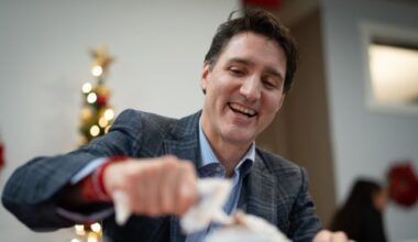 Trudeau tells Canadians to ‘put our politics aside’ in Christmas message - National