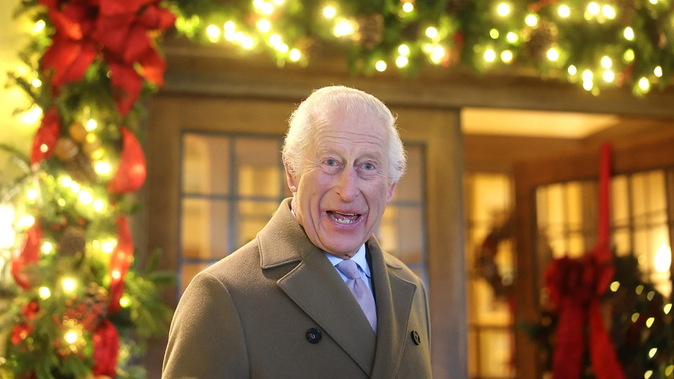König Charles und Camilla, William und Kate: Gottesdienst, Weihnachten, Programm, Rezepte - so feiert die Royal Family Weihnachten