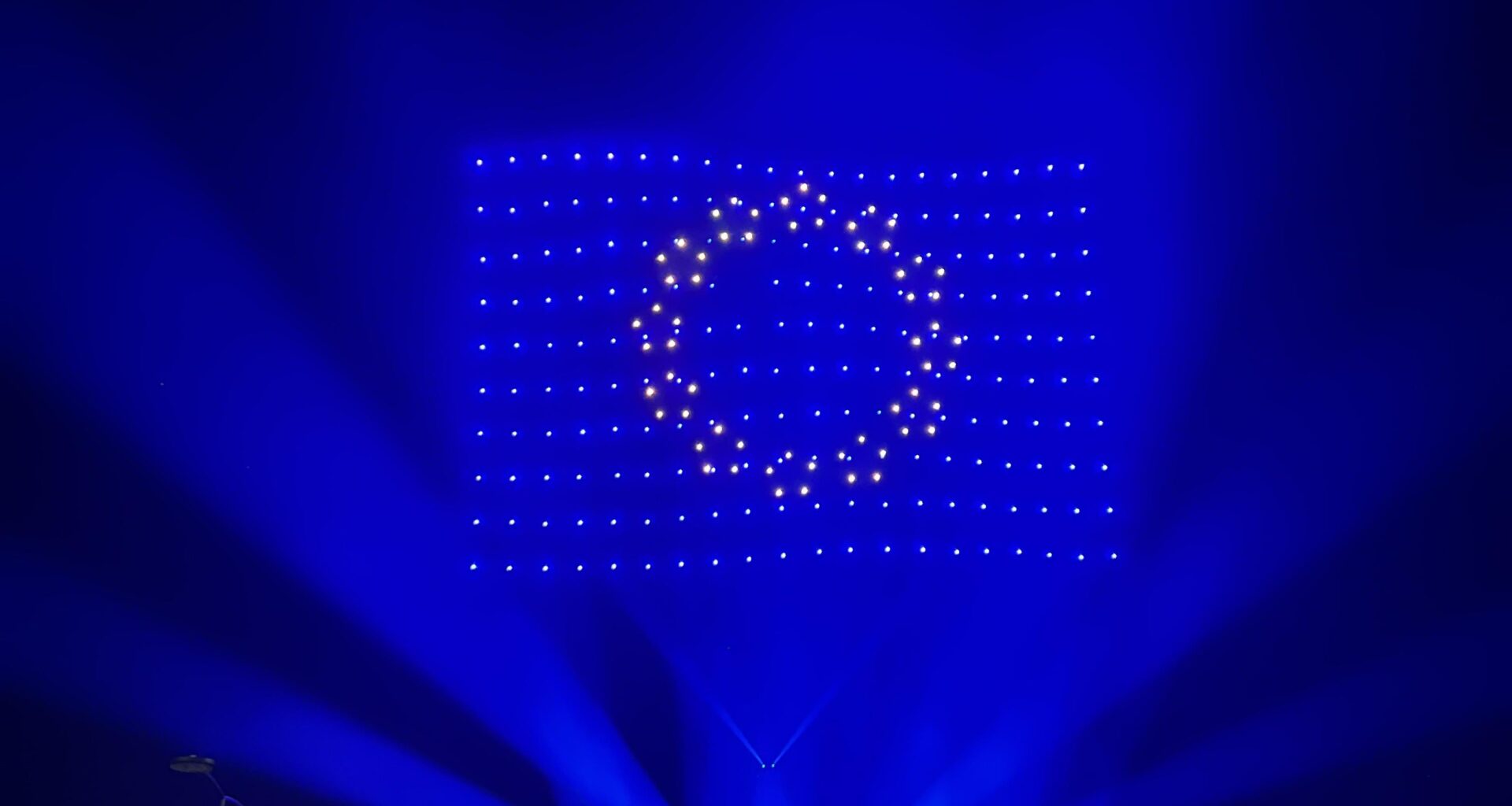 Hey bro, look: The EU flag!