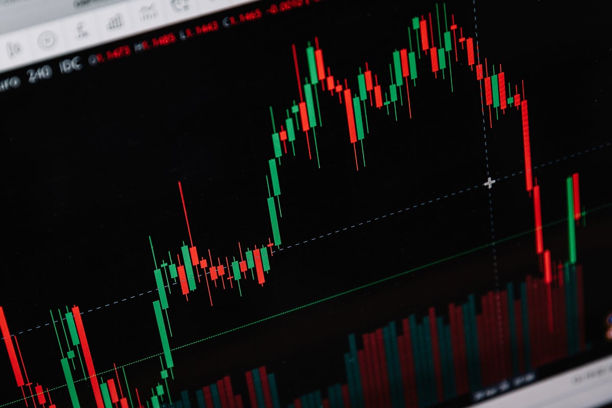 This Is What Whales Are Betting On Devon Energy - Devon Energy (NYSE:DVN)