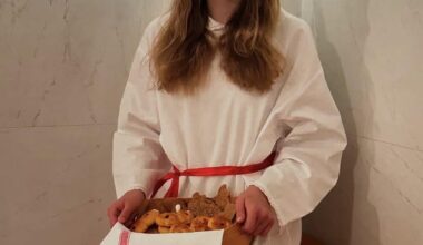 Sweden’s Princess Estelle is wishing everyone a happy St Lucia Day 🕯️