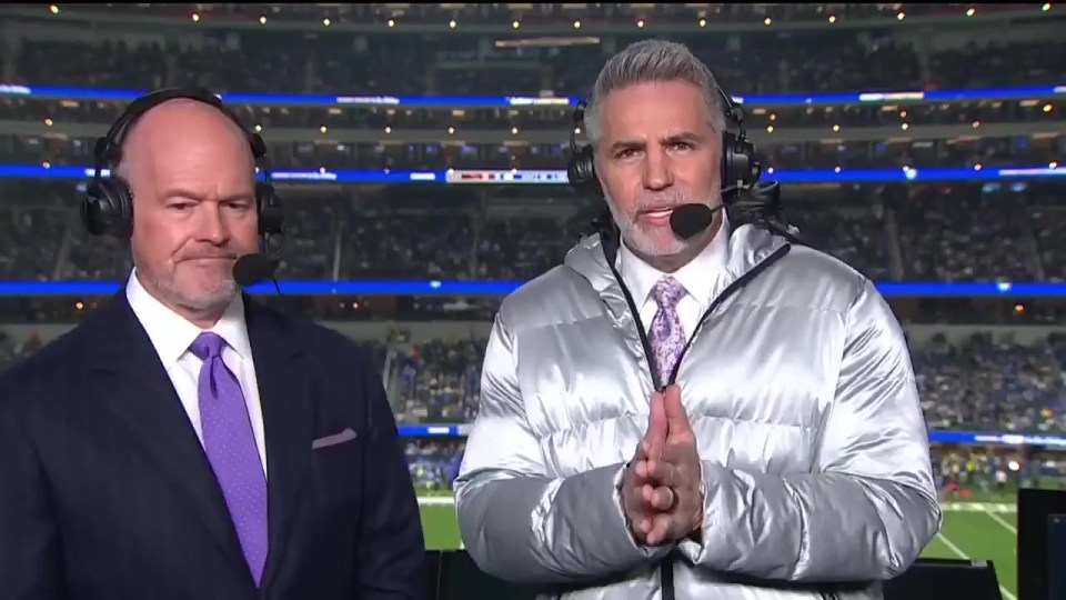 Kurt Warner wore a bizarre silver puffer jacket on the NFL Network