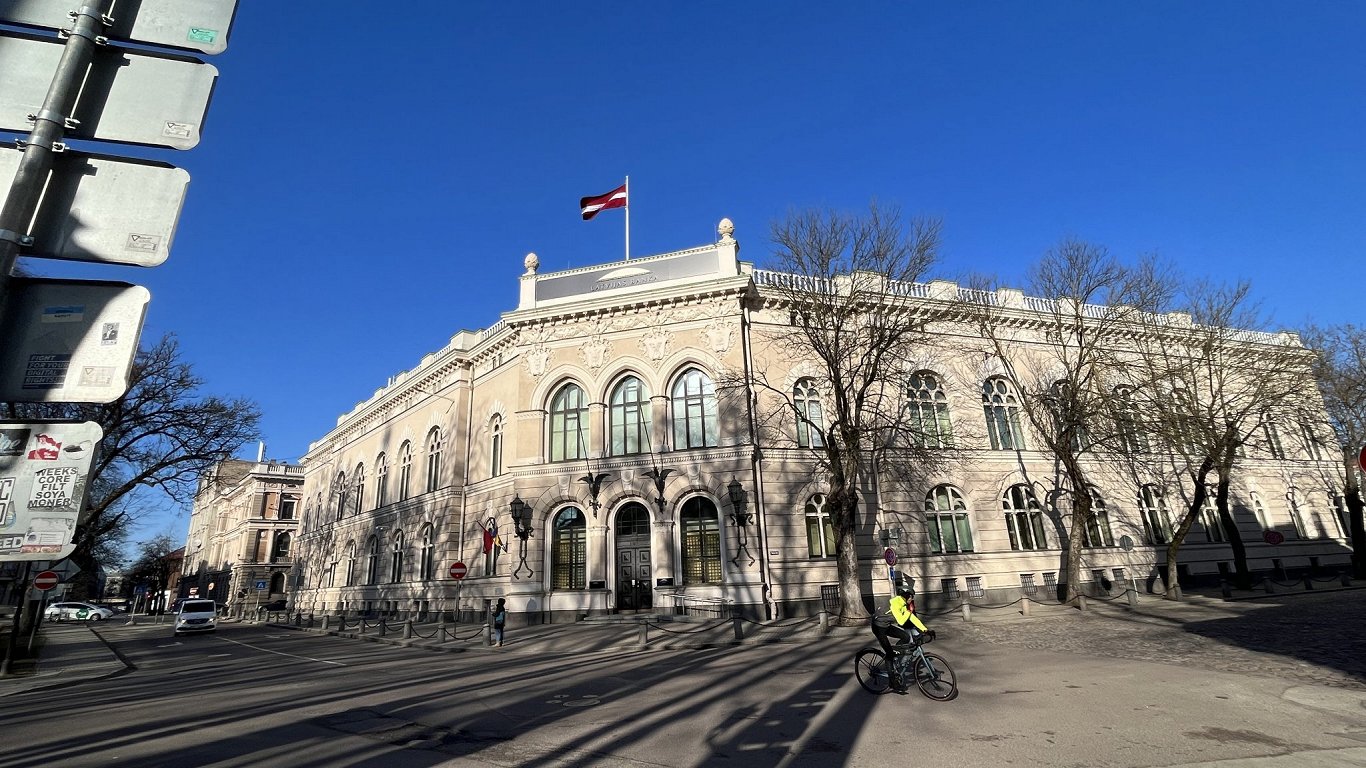 Latvian central bank revises down GDP forecast / Article