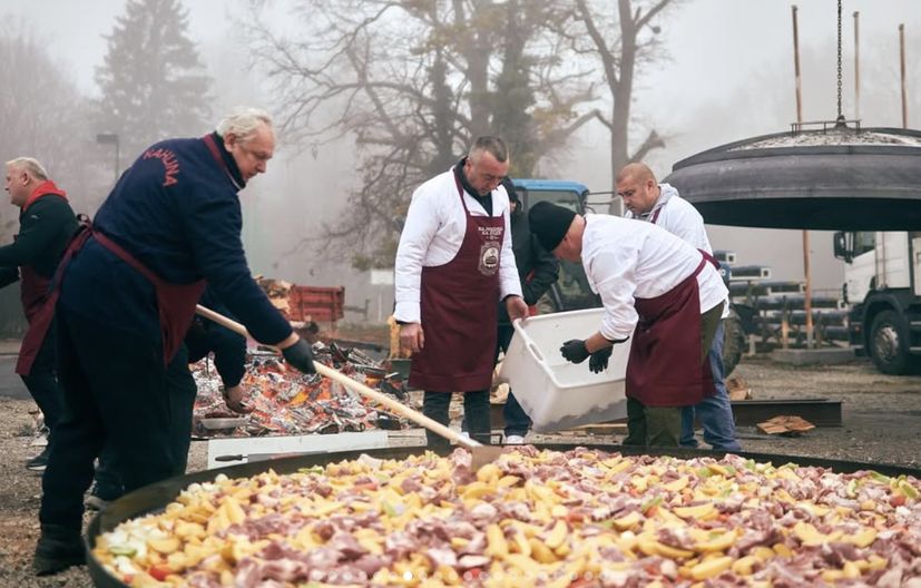 World’s largest Peka cooked in Croatian town of Oroslavje 
