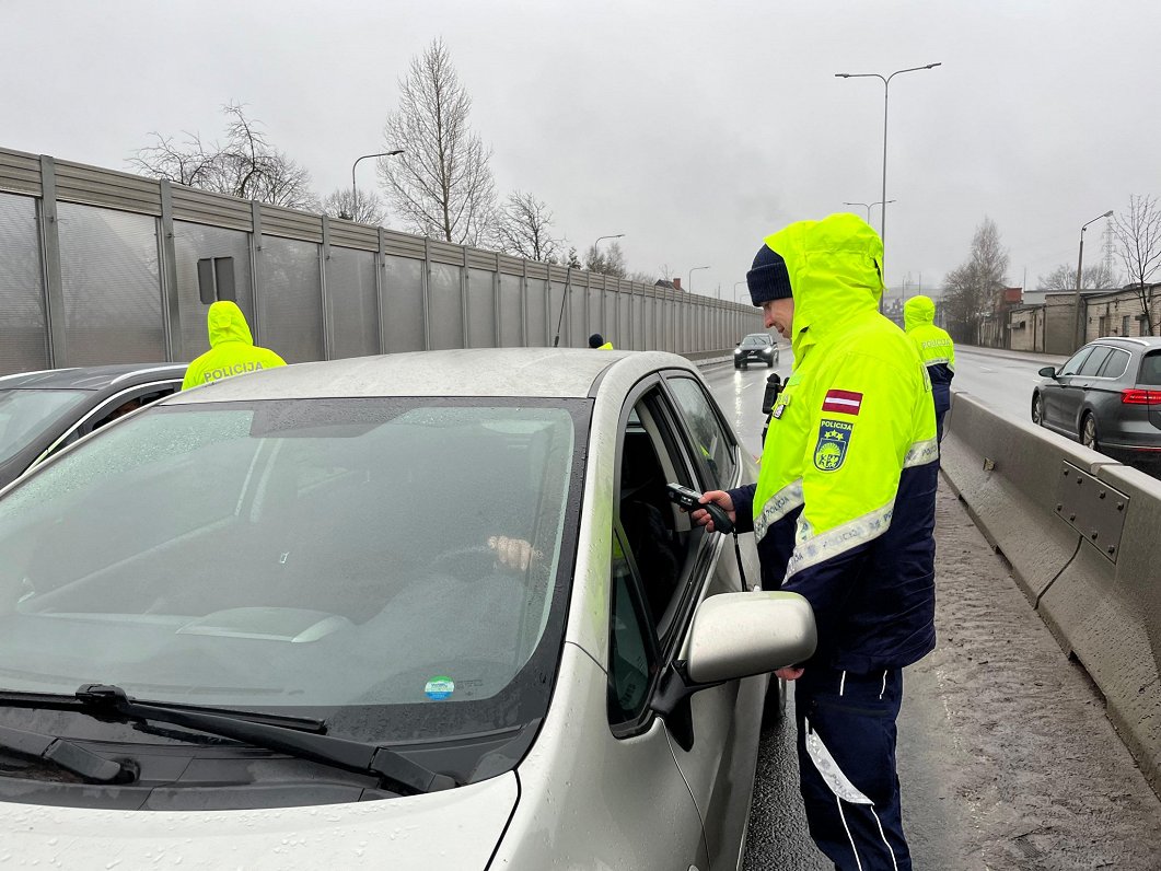 Police continue monitoring drunk driving on Latvia's roads / Article