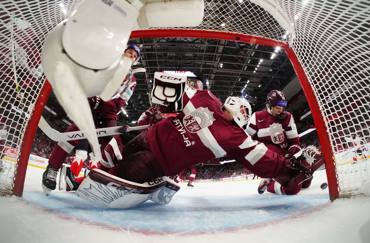Latvijas izlases vārtsargs Linards Feldbergs U-20 pasaules čempionāta spēlē