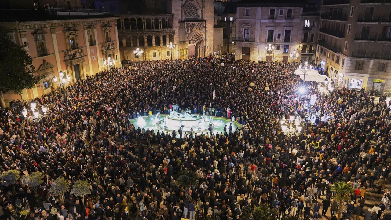 Massenprotest in Valencia: Zehntausende kritisieren Krisenmanagement