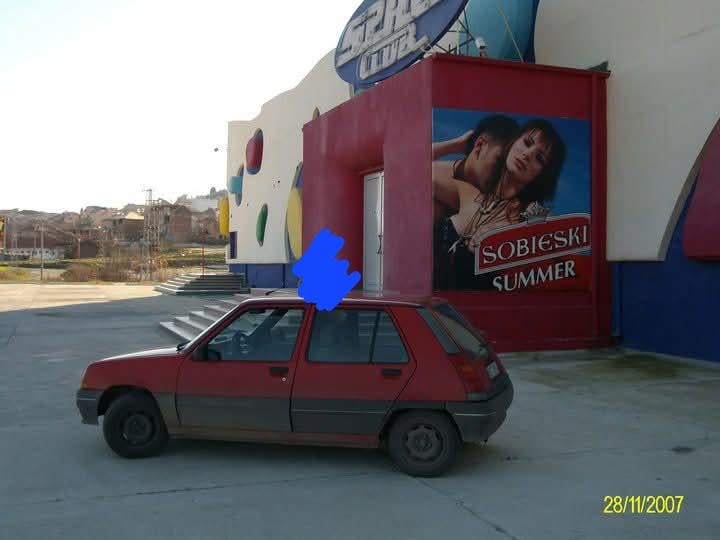 Къде се намира тази сграда?