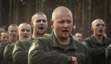 Zelenskyj nechce vidieť najmladších Ukrajincov na fronte, odchádzajú aj na Slovensko. Odolá americkému tlaku, aby ich zobral do armády? - Svet - Správy