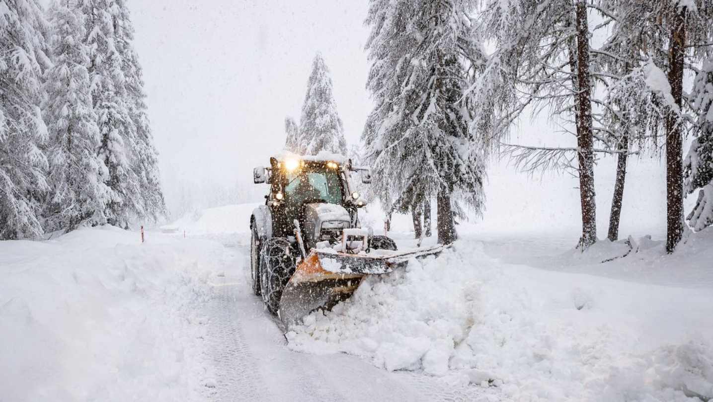 Czech Republic Faces Severe Snowstorm: Warnings Issued