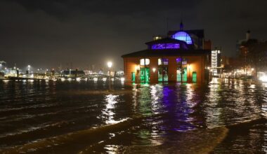 Sturmflut: Fischmarkt in Hamburg unter Wasser | NDR.de - Nachrichten