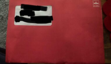 Tv licensing does Christmas themed envelopes