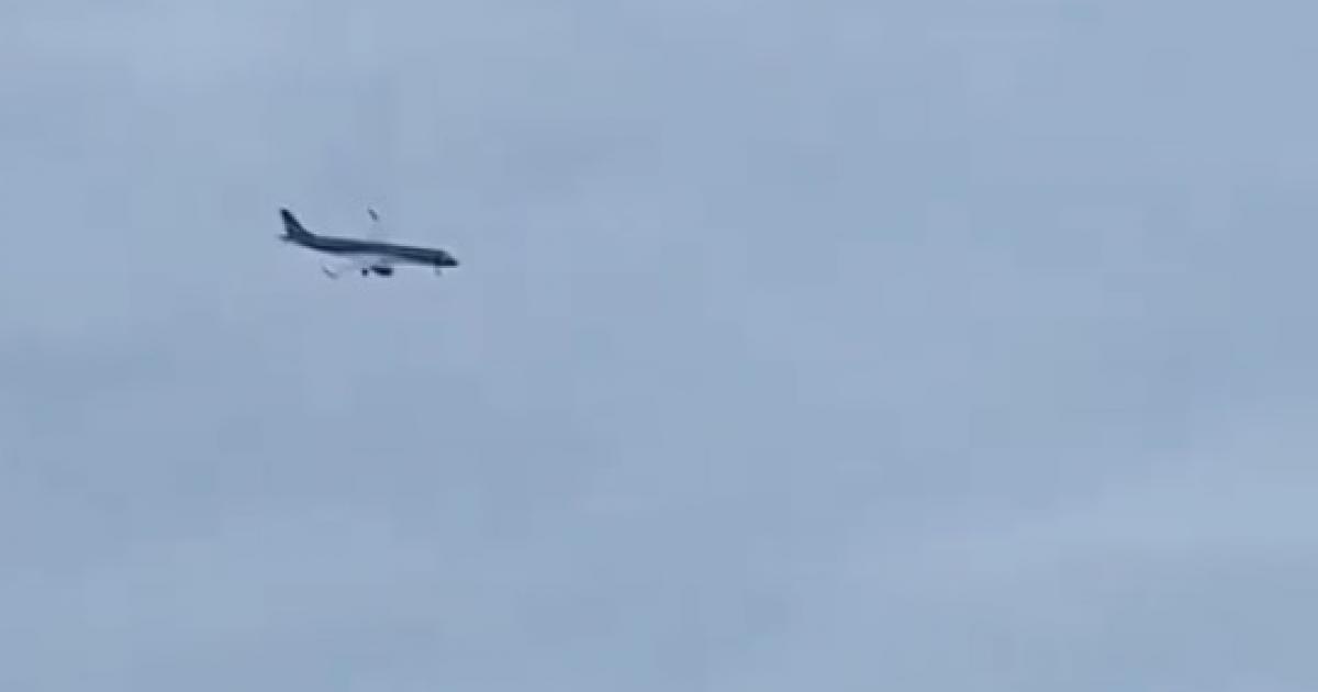 Momentul în care un avion de pasageri se prăbușeşte în Kazahstan. Nu se știe dacă sunt supraviețuitori