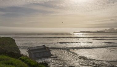 Part of Santa Cruz pier collapses as coastal city gets pounded by high surf
