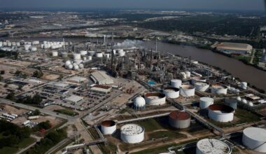 Wall Street braces for oil refiners' lower Q4 earnings, tariff plans
