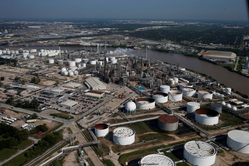 Wall Street braces for oil refiners' lower Q4 earnings, tariff plans