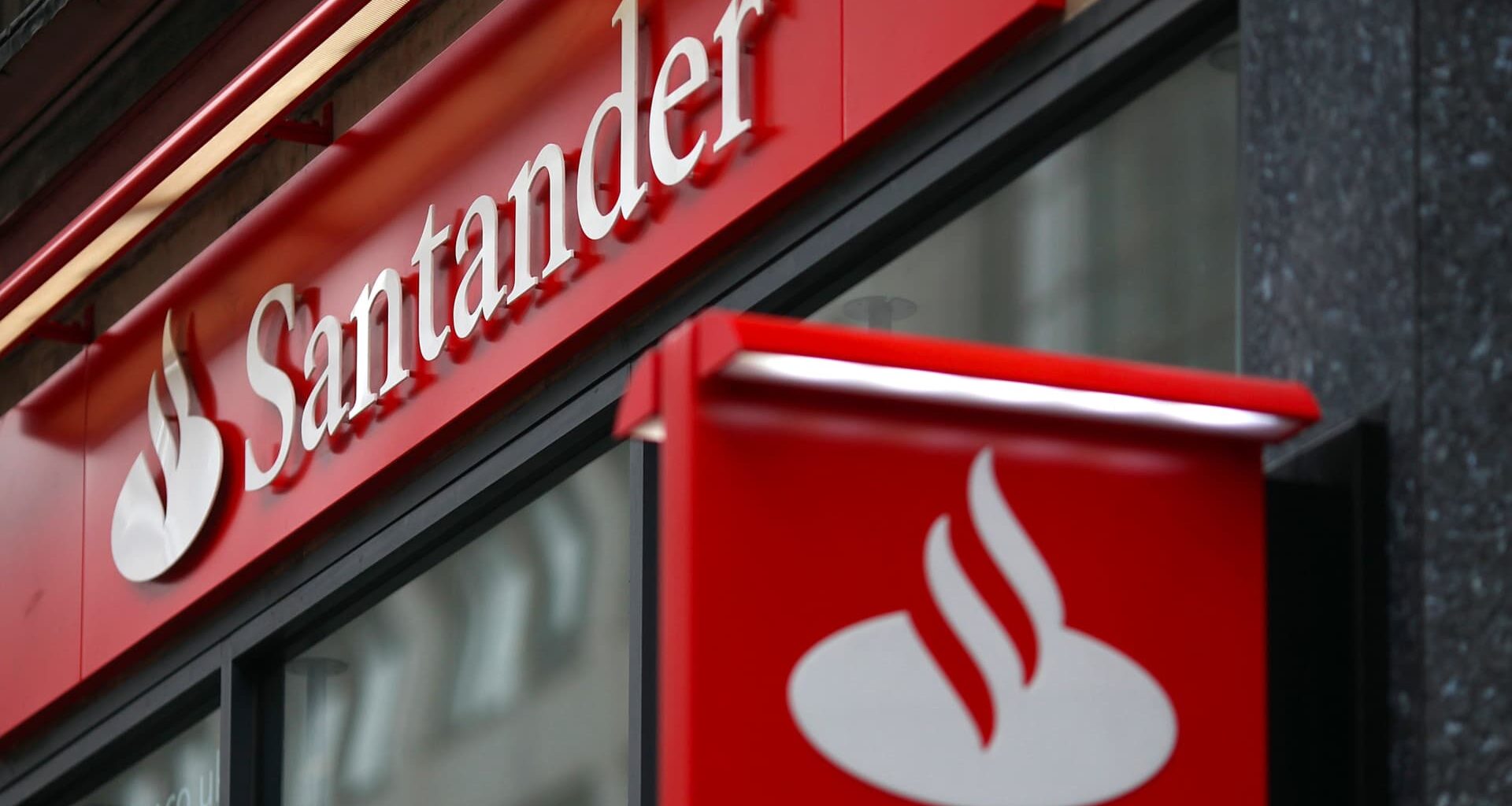 Santander considers UK exit amid frustrations with high street banking, FT reports