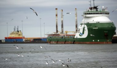 Oil prices rise amid US tariff threat but still set for weekly loss
