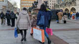 In Munich, Bavaria, Upper Bavaria, Germany, on December 28, 2024, shoppers stroll along shopping streets during the festive season, taking advantage of the after-Christmas sales of the stores.